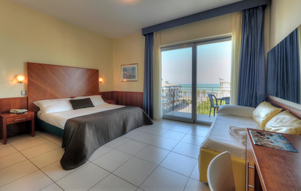 Hotel Sole Montesilvano Marina Camera foto
