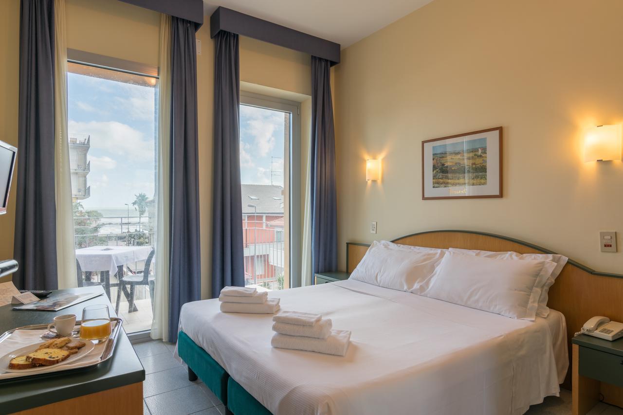 Hotel Sole Montesilvano Marina Esterno foto