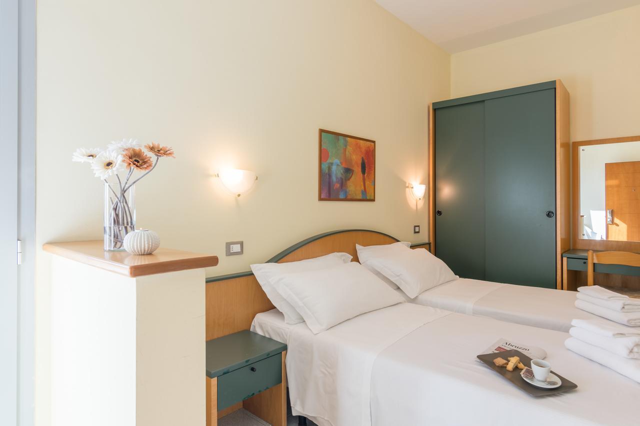 Hotel Sole Montesilvano Marina Esterno foto