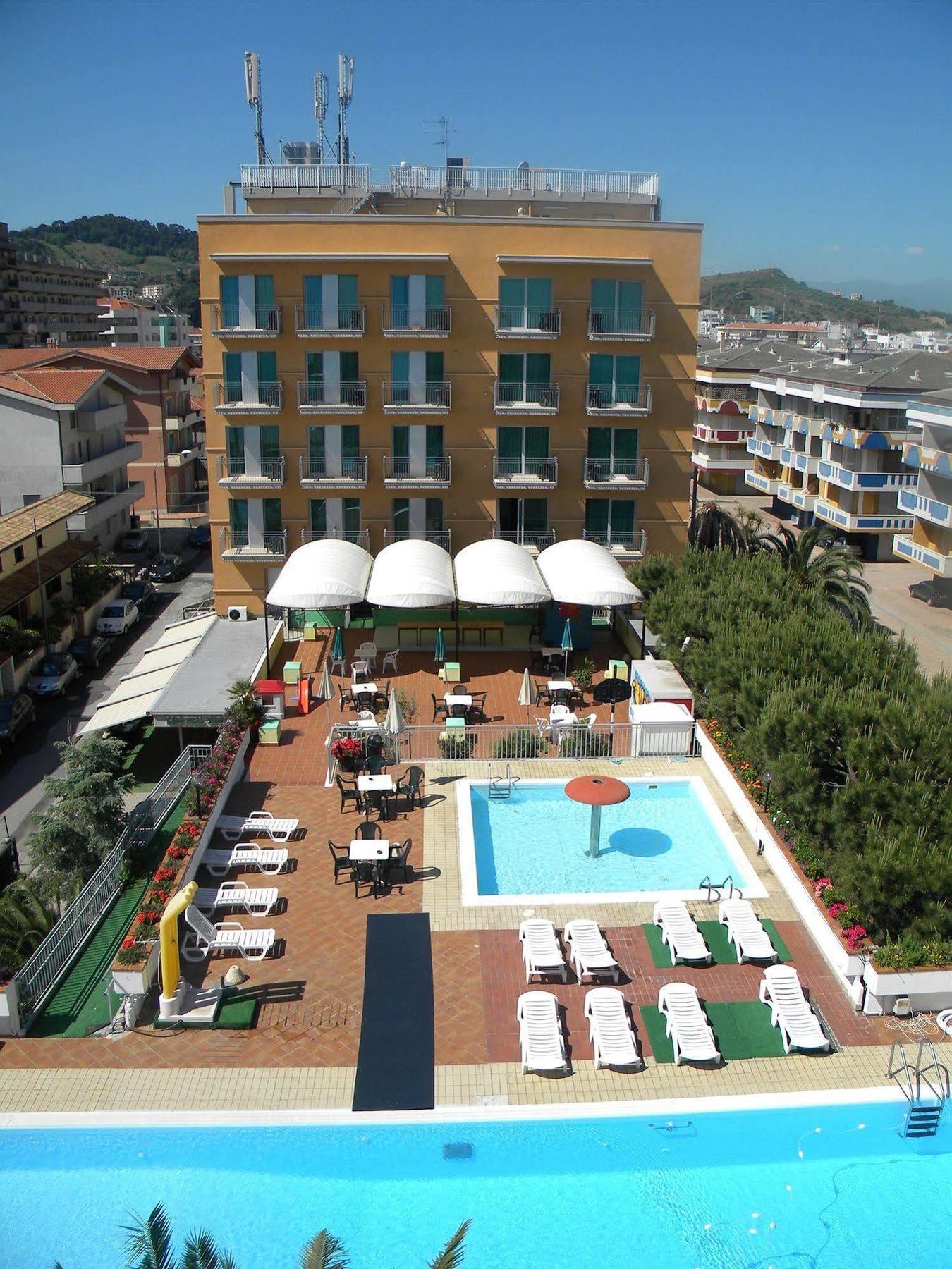 Hotel Sole Montesilvano Marina Esterno foto